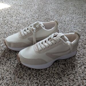 NWT DV by Dolce Vita Bynx Sneakers